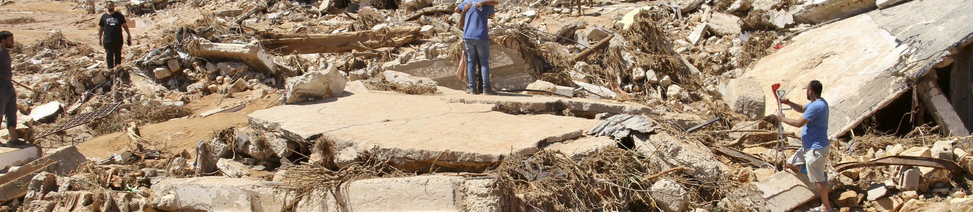 Trümmerberge nach Überschwemmungen in Libyen.