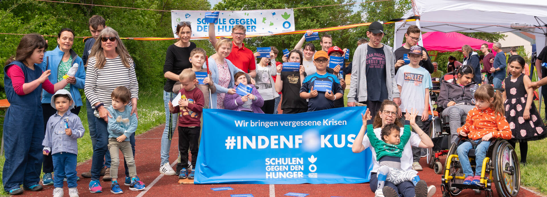 Schüler*innen und Lehrer*innen der Graf-zu-Bentheim-Schule beim Lauf der Schulen gegen den Hunger