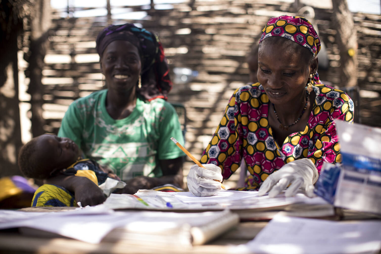 Gesundheitshelferin Hawa in ihrer Klinik Gesundheitshelferin Hawa in ihrer Klinik